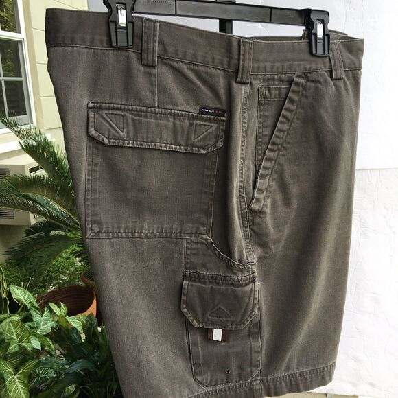 Perry Ellis  Shorts Men 38 Cargo Pockets Cotton Olive Green Work Outdoors Hiking - Picture 1 of 7
